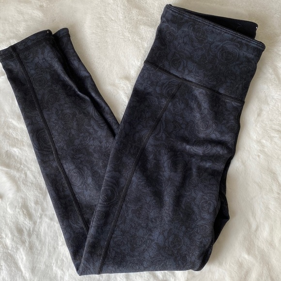 Sweaty Betty Reversible Black Rebel Roses Leggings Size Small - Picture 3 of 11